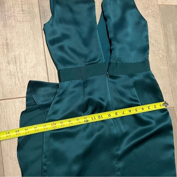 Banana Republic Silk Jewel GREEN V Neck Sleeveless Wrap Front Ruffle Dress 2 P - Picture 16 of 16